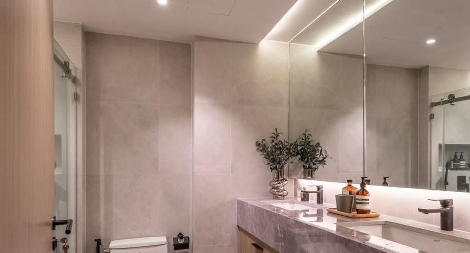 For sale 3 bedrooms condo in Khlong Toei, Bangkok