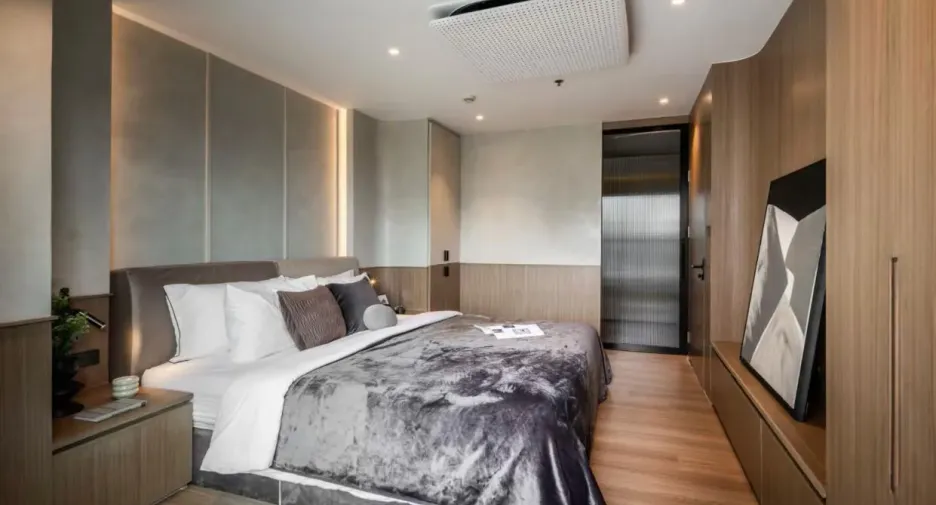 For sale 3 bedrooms condo in Khlong Toei, Bangkok