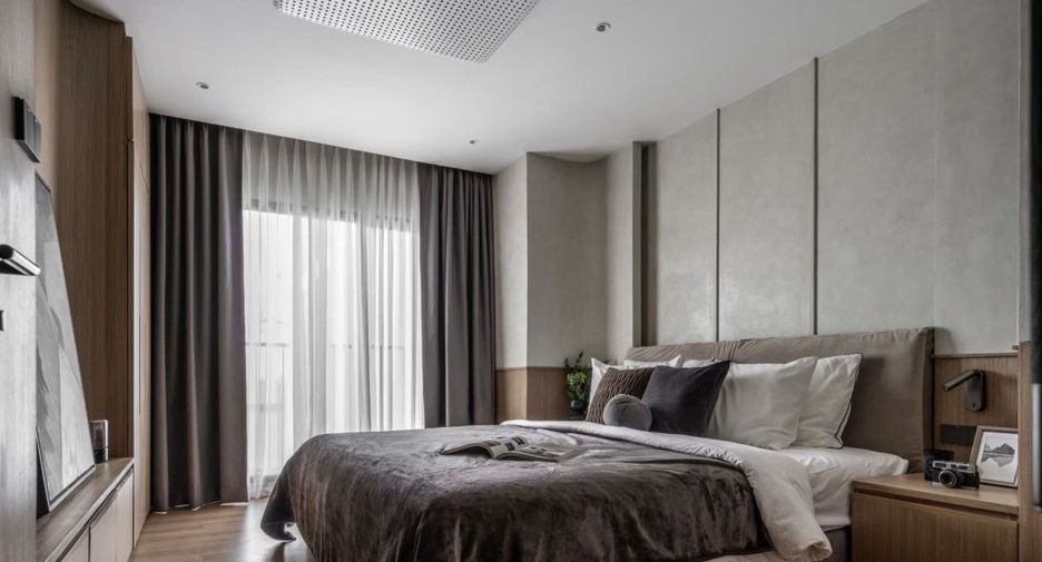 For sale 3 bedrooms condo in Khlong Toei, Bangkok