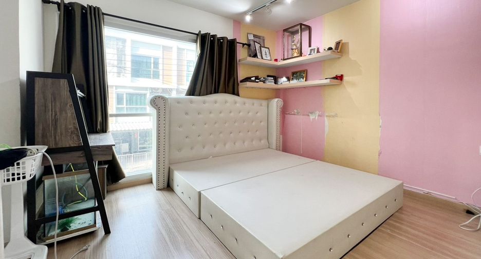 ขาย 4 ห้องนอน ทาวน์เฮ้าส์ ใน บางขุนเทียน, กรุงเทพฯ