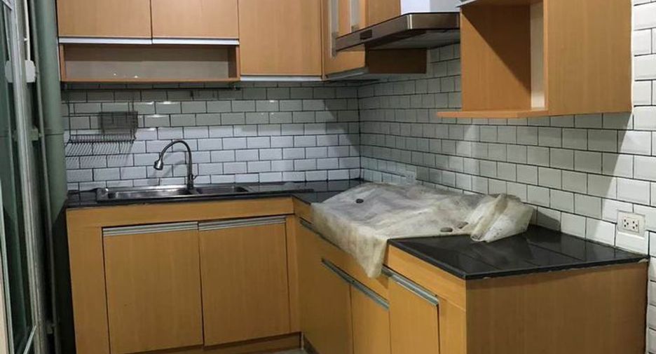For rent 2 bedrooms townhouse in Bang Phli, Samut Prakan