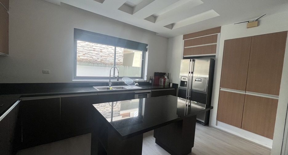 For sale 4 bedrooms villa in Mueang Phuket, Phuket