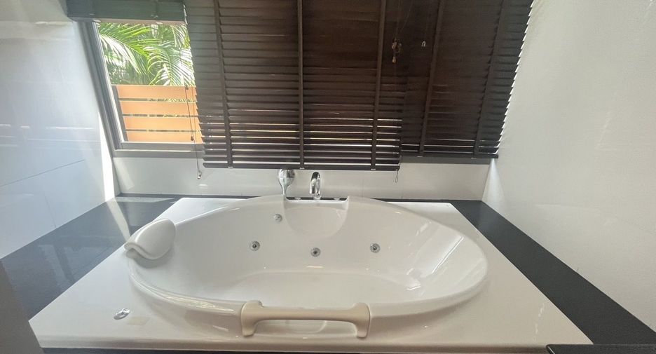 For sale 4 bedrooms villa in Mueang Phuket, Phuket