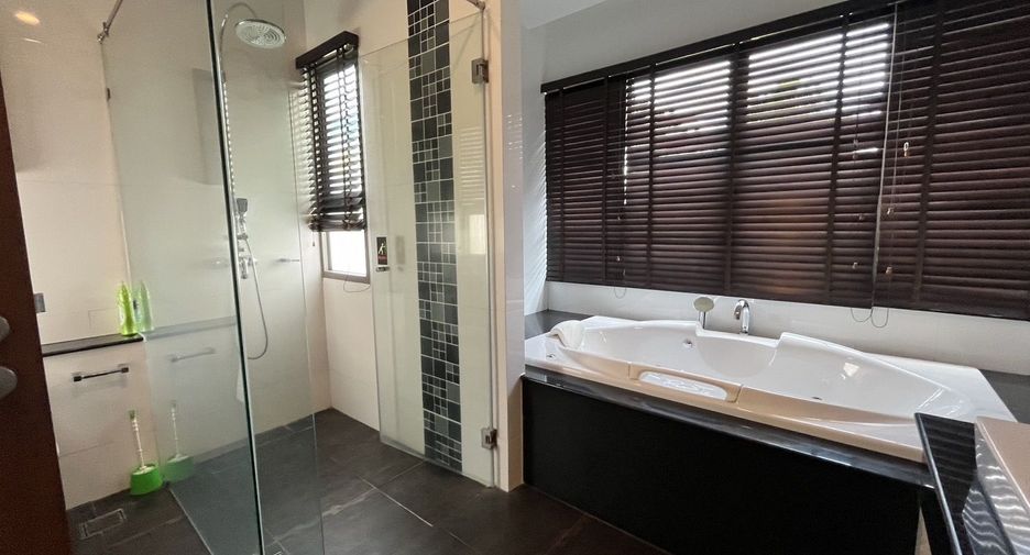 For sale 4 bedrooms villa in Mueang Phuket, Phuket