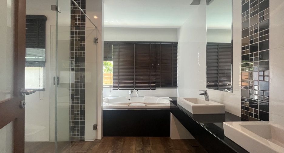 For sale 4 bedrooms villa in Mueang Phuket, Phuket
