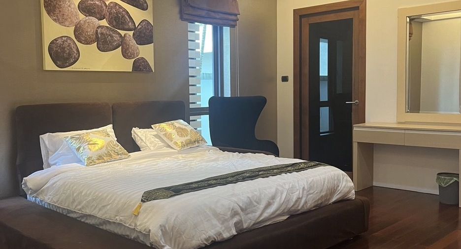 For sale 4 bedrooms villa in Mueang Phuket, Phuket