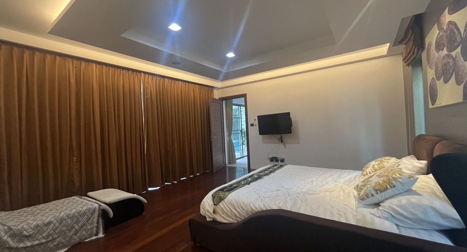 For sale 4 bedrooms villa in Mueang Phuket, Phuket