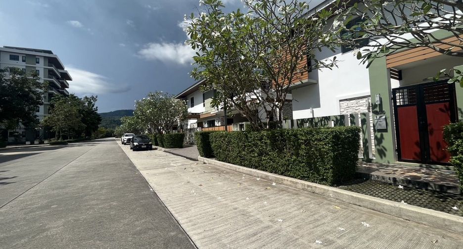 For sale 4 bedrooms villa in Mueang Phuket, Phuket