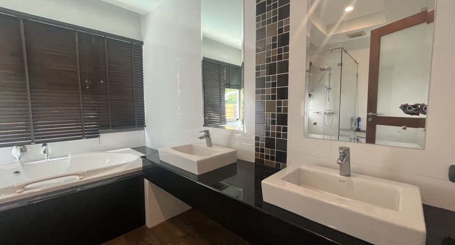 For sale 4 bedrooms villa in Mueang Phuket, Phuket