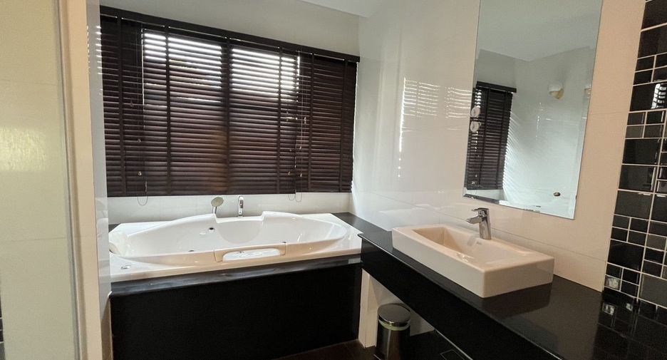 For sale 4 bedrooms villa in Mueang Phuket, Phuket