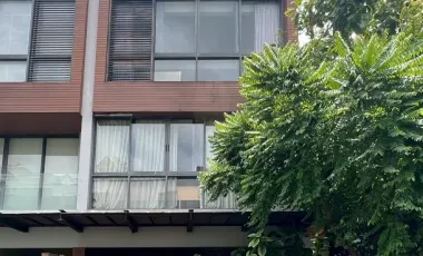 Haus zum Kauf mit 4 Zimmer in Yan Nawa, Bangkok