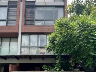 À vendre 4 chambres maison à Yan Nawa, Bangkok