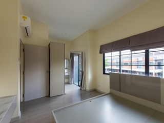 Reihenhaus zum Kauf mit 3 Zimmer in Phasi Charoen, Bangkok