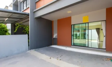 For sale 3 bedrooms townhouse in Phasi Charoen, Bangkok