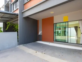 Reihenhaus zum Kauf mit 3 Zimmer in Phasi Charoen, Bangkok