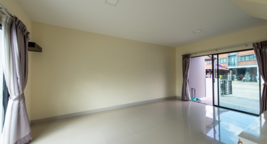 For sale 3 bedrooms townhouse in Phasi Charoen, Bangkok