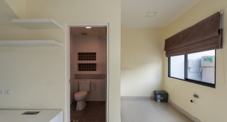 For sale 3 bedrooms townhouse in Phasi Charoen, Bangkok