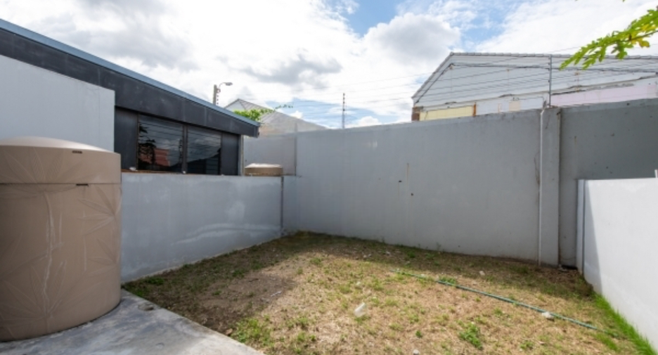For sale 3 bedrooms townhouse in Phasi Charoen, Bangkok