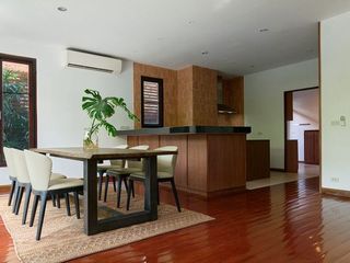 Haus zur Miete mit 4 Zimmer in Watthana, Bangkok