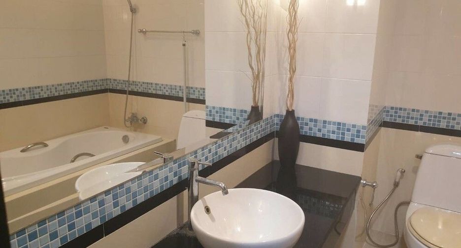 Condo en alquiler de 2 habitaciones en Khlong Toei, Bangkok