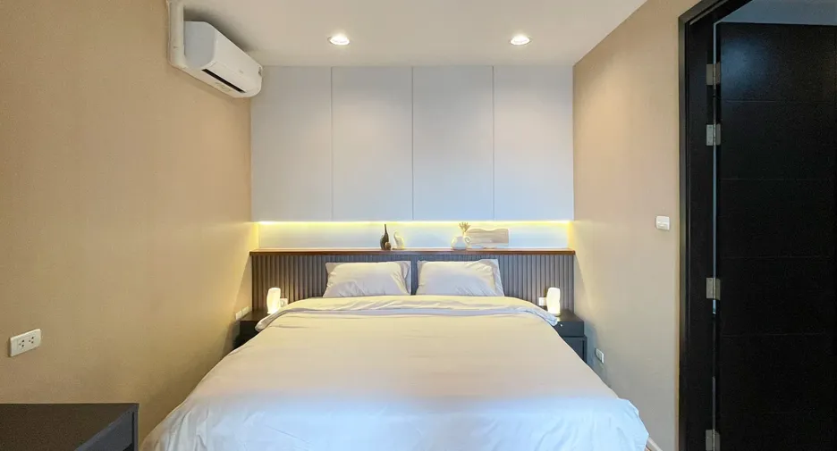 For rent 2 bedrooms condo in Watthana, Bangkok