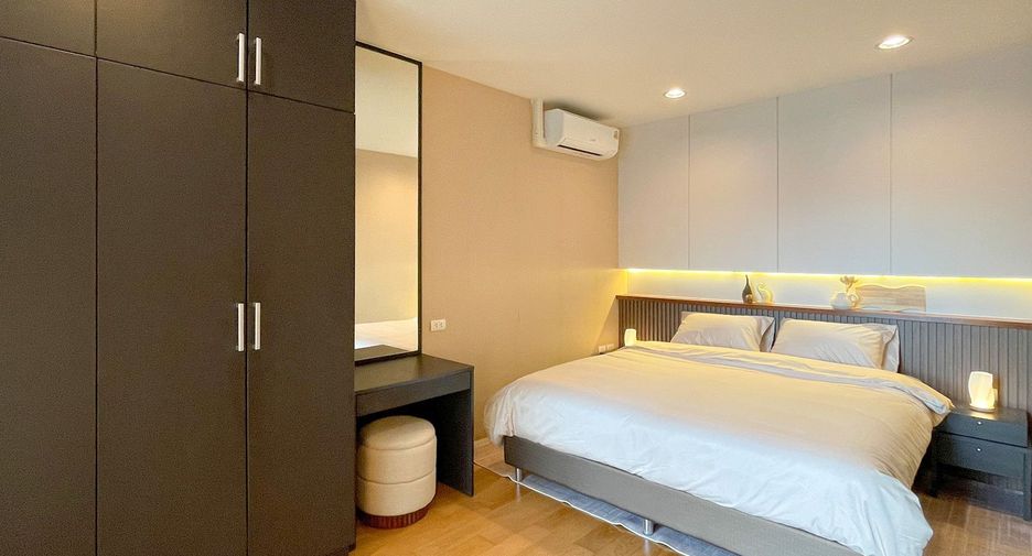 For rent 2 bedrooms condo in Watthana, Bangkok