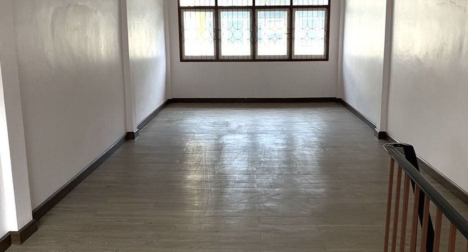 For sale 3 bedrooms townhouse in Yan Nawa, Bangkok
