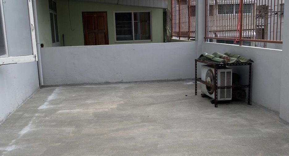 For sale 3 bedrooms townhouse in Yan Nawa, Bangkok