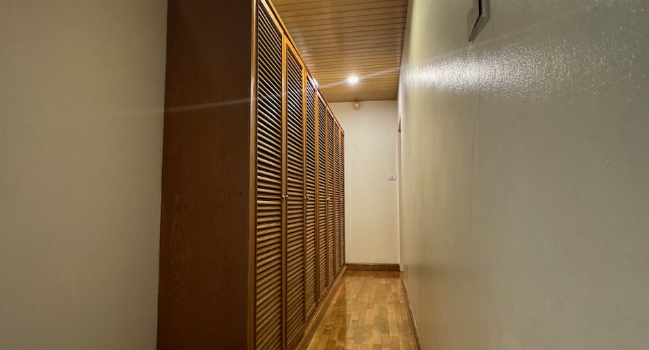 À louer 4 chambres maison à Yan Nawa, Bangkok