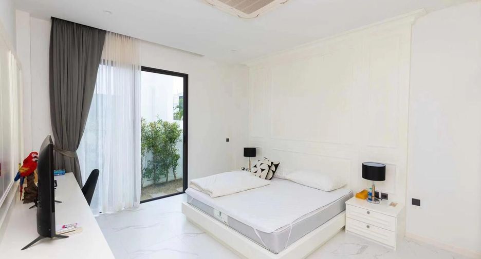 For rent 3 bedrooms villa in Mueang Phuket, Phuket