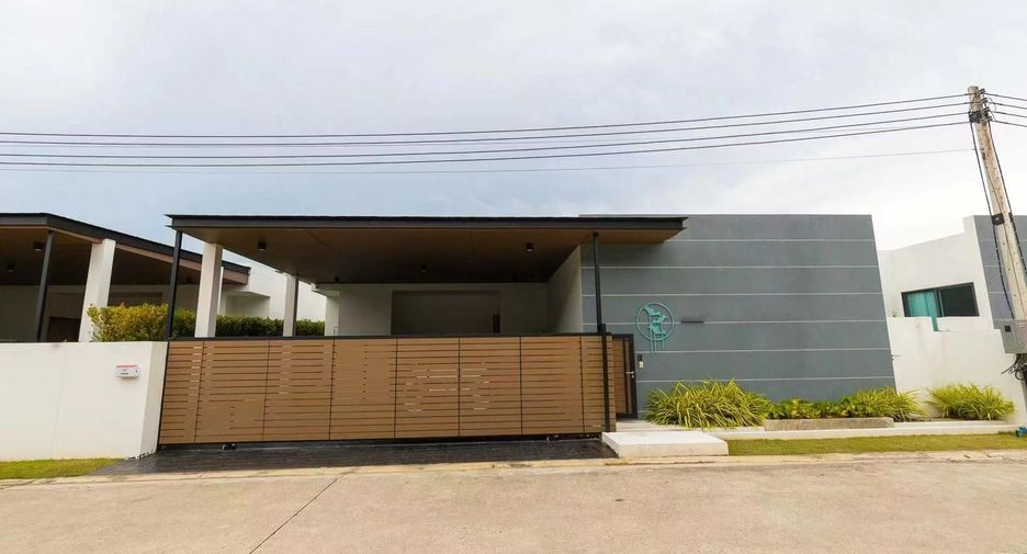 For rent 3 bedrooms villa in Mueang Phuket, Phuket