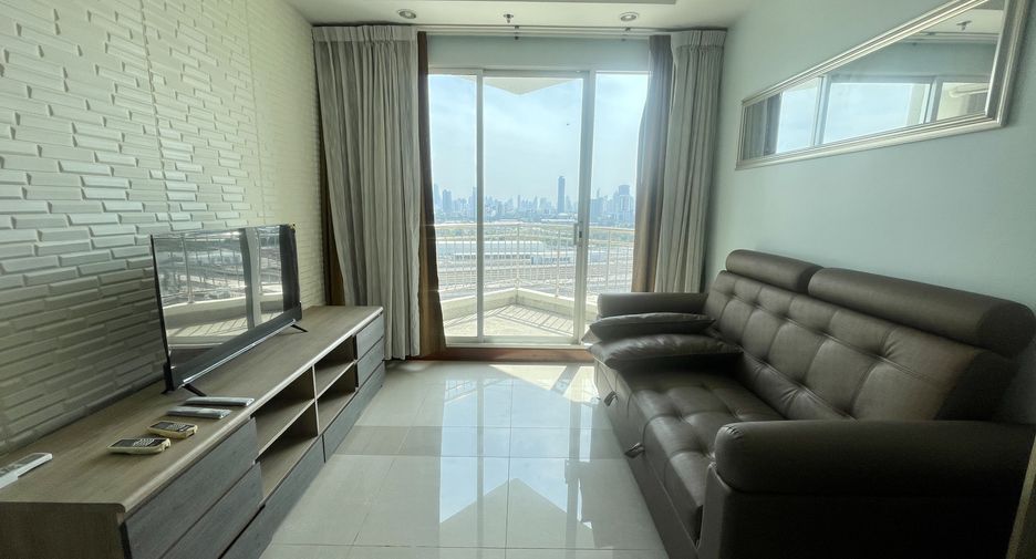 For rent 2 bedrooms condo in Huai Khwang, Bangkok