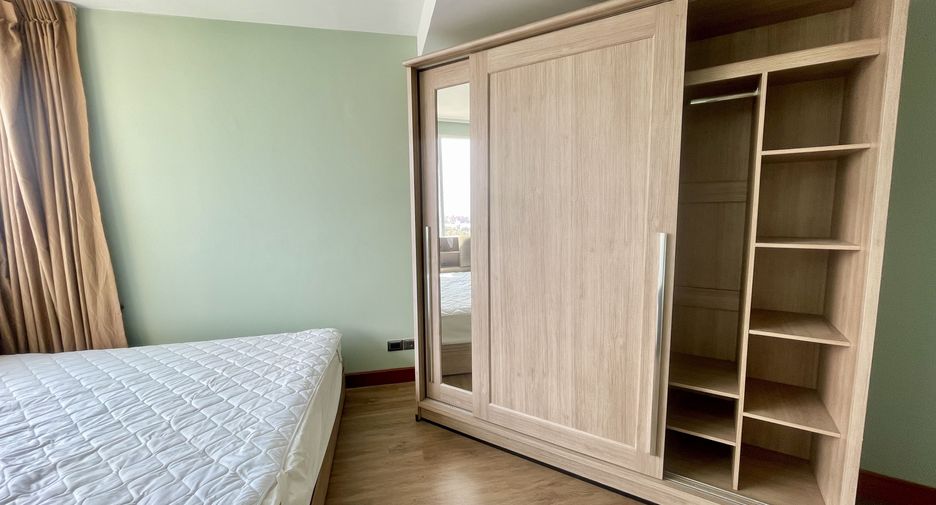 For rent 2 bedrooms condo in Huai Khwang, Bangkok