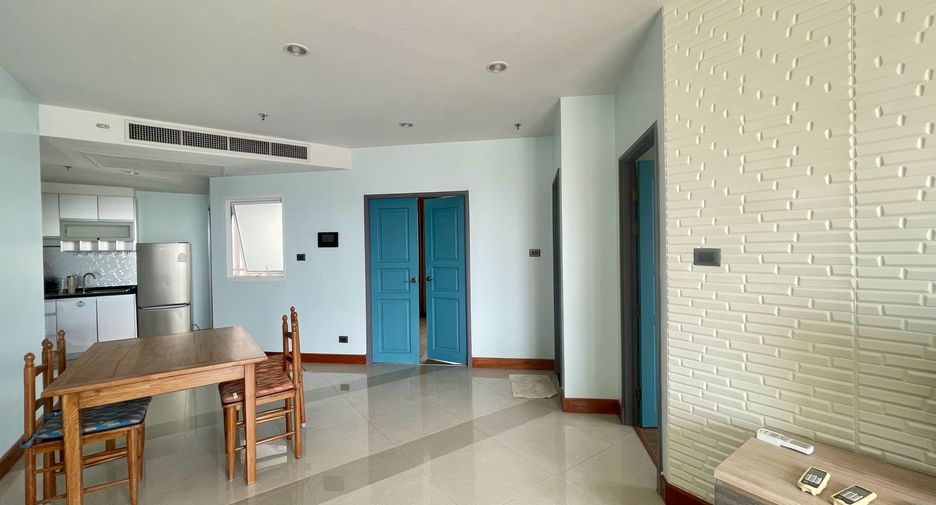 For rent 2 bedrooms condo in Huai Khwang, Bangkok