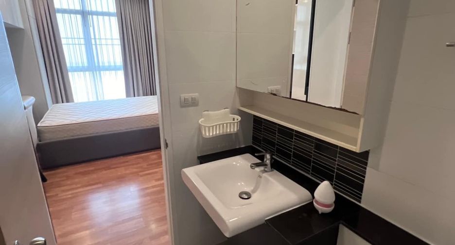 For rent 2 bedrooms condo in Bang Na, Bangkok