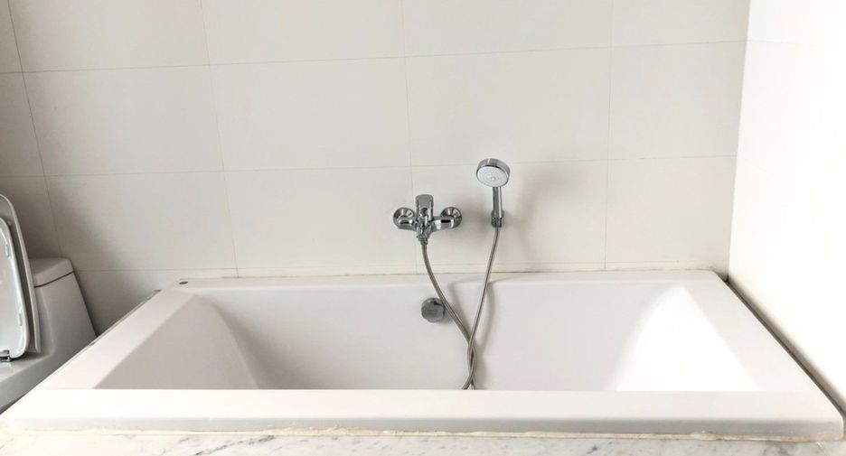 ให้เช่า 4 ห้องนอน คอนโด ใน วัฒนา, กรุงเทพฯ