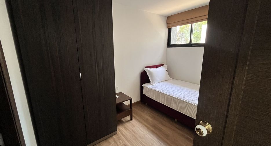 For rent 3 bedrooms apartment in Khlong Toei, Bangkok