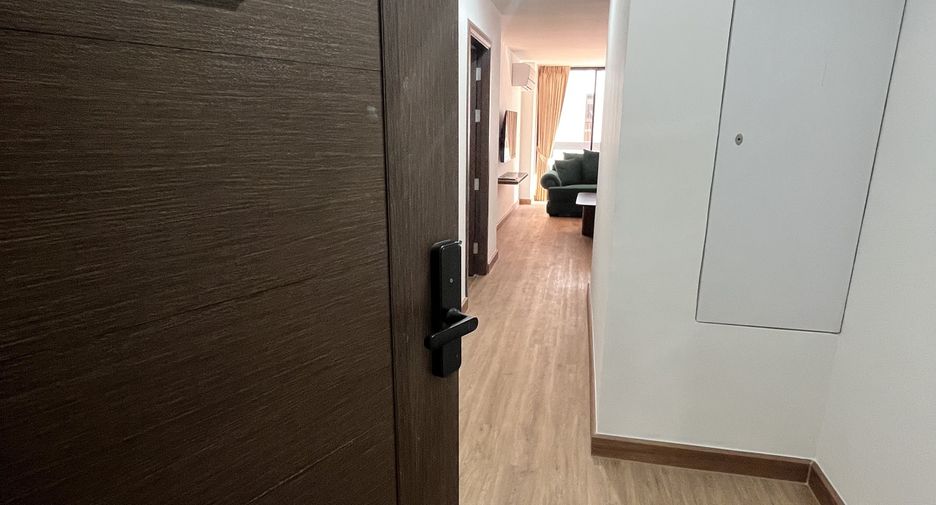 For rent 3 bedrooms apartment in Khlong Toei, Bangkok
