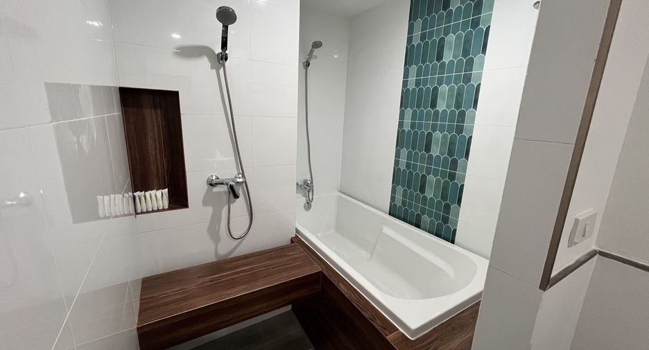 For rent 3 bedrooms apartment in Khlong Toei, Bangkok