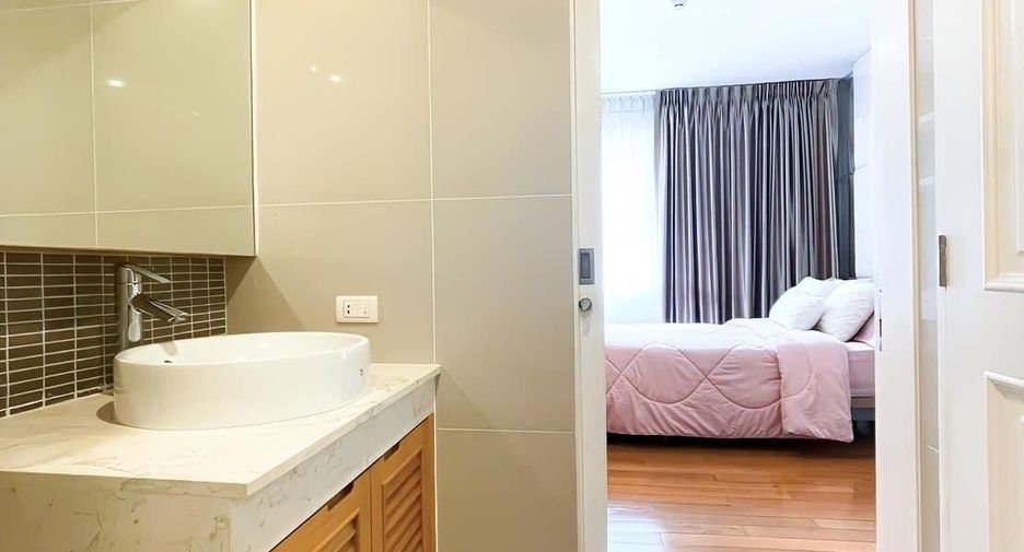 For rent 2 bedrooms condo in Watthana, Bangkok