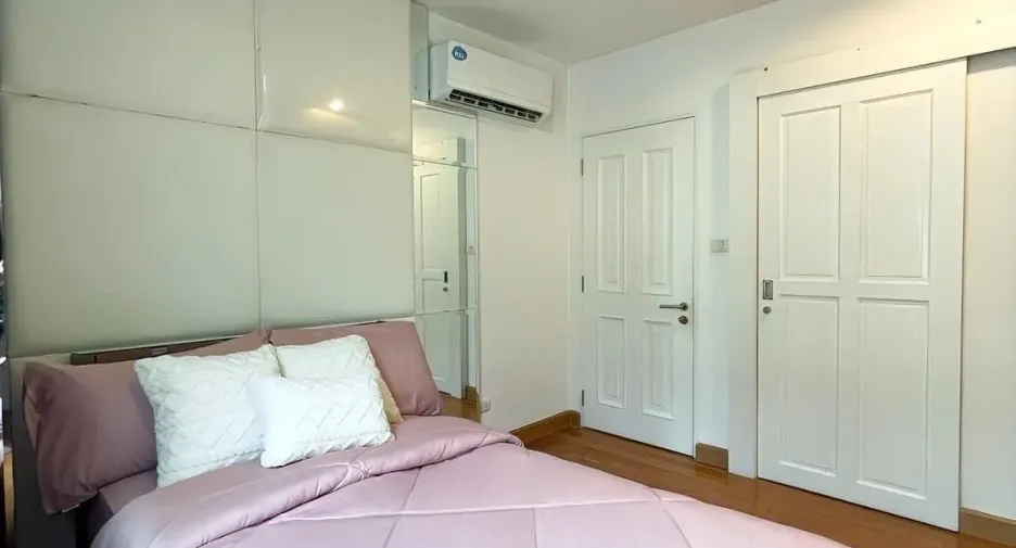 For rent 2 bedrooms condo in Watthana, Bangkok