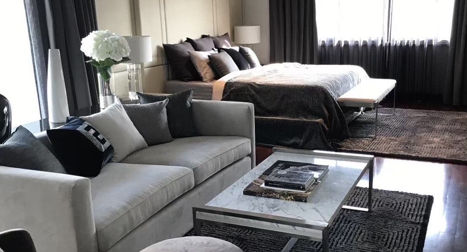 For sale 5 bedrooms house in Saphan Sung, Bangkok