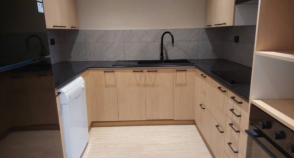 For rent 3 bedrooms apartment in Sathon, Bangkok