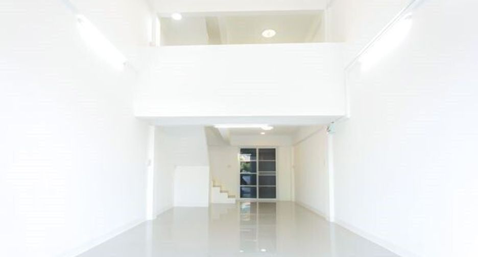 À vendre 3 chambres maison de ville à Bueng Kum, Bangkok