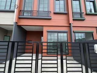 Reihenhaus zum Kauf mit 3 Zimmer in Bang Phli, Samut Prakan
