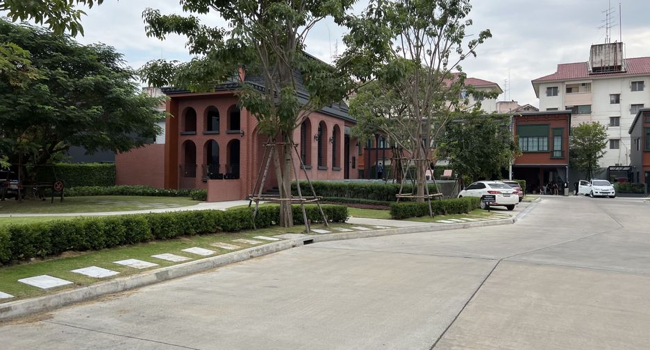For sale 3 bedrooms townhouse in Bang Phli, Samut Prakan