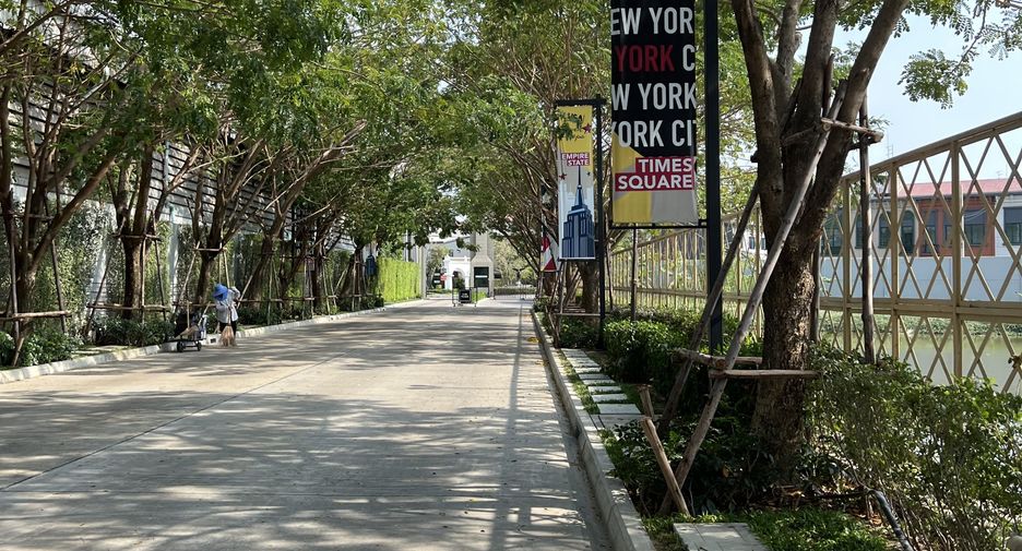 For sale 3 bedrooms townhouse in Bang Phli, Samut Prakan