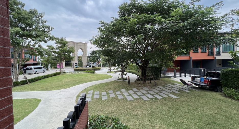 For sale 3 bedrooms townhouse in Bang Phli, Samut Prakan