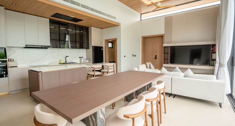 For rent 4 bedrooms villa in Mueang Phuket, Phuket