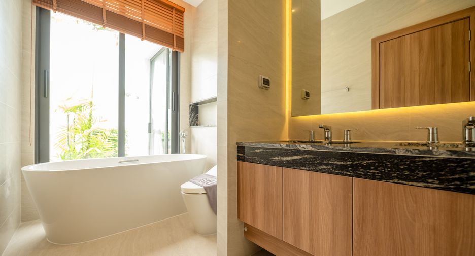 For rent 4 bedrooms villa in Mueang Phuket, Phuket